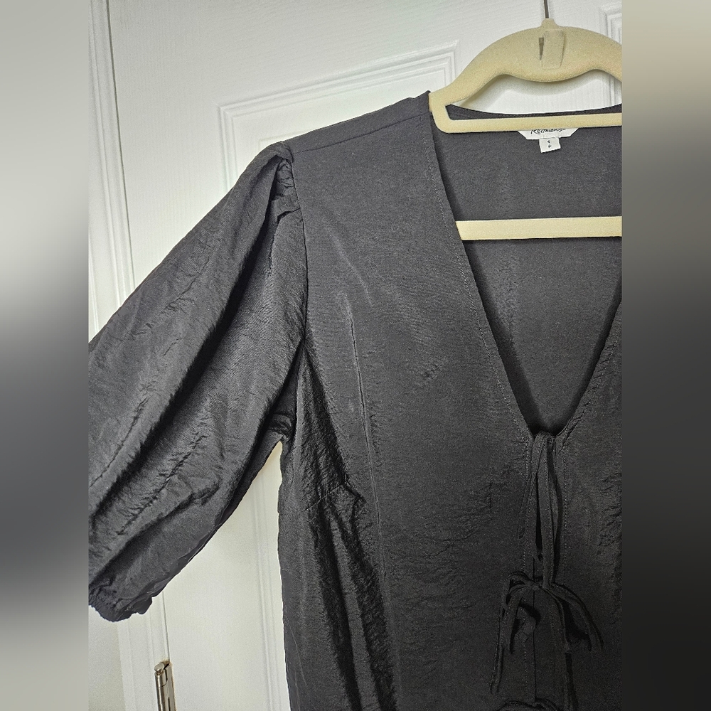 Reitman's Ebow-Sleeve V-Neck Blouse with Self-Tie Closure Small Size - Picture 4 of 12